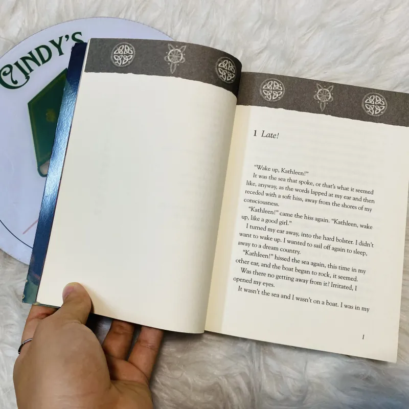 [Sách 2hand từ US] Like new 90% - Kathleen: The Celtic Knot 1004279