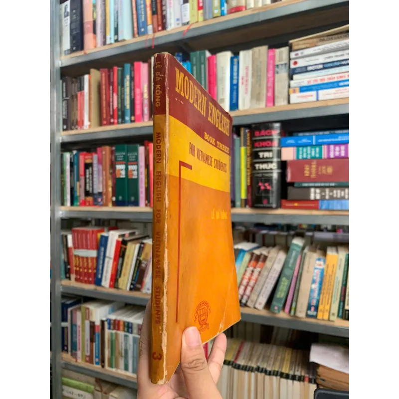 MODERN ENGLISH FOR VIETNAMESE STUDENT (BOOK THREE) - LÊ BÁ KÔNG 1043069