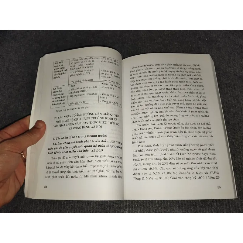 MỐI QUAN HỆ GIỮA TĂNG TRƯỞNG KINH TẾ VỚI PHÁT TRIỂN VĂN HOÁ 993092
