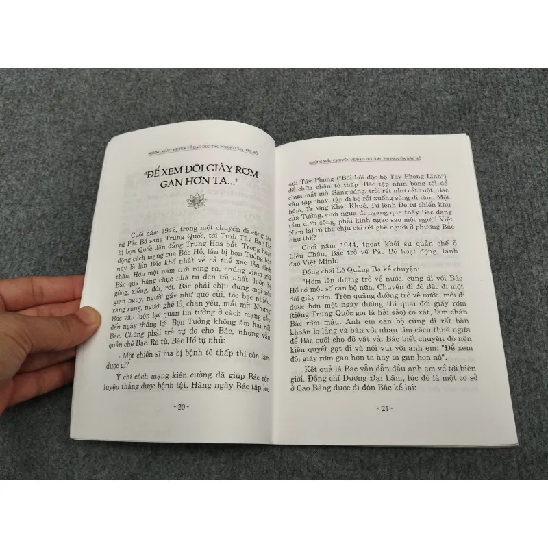 NHỮNG MẨU CHUYỆN VỀ ĐẠO ĐỨC TÁC PHONG CỦA BÁC HỒ 990638