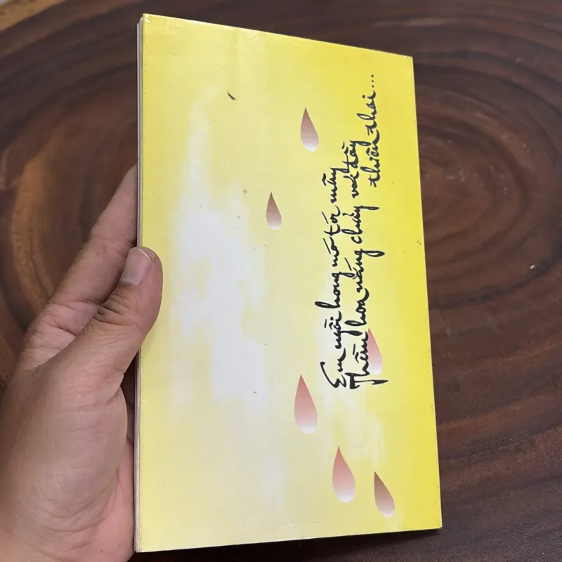 II Thơ: Hoa Nắng Bờ Vai - Nguyễn Hữu Thu Giang - 2000 1001908