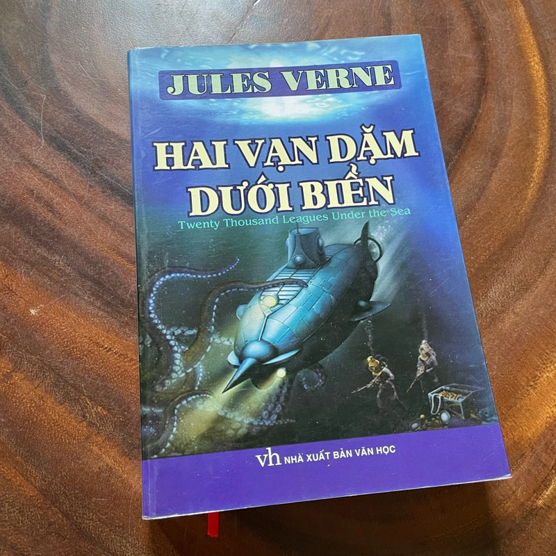 II Tựa sách: Hai Vạn Dặm Dưới Biển - JULES VERNE - 2010 442479