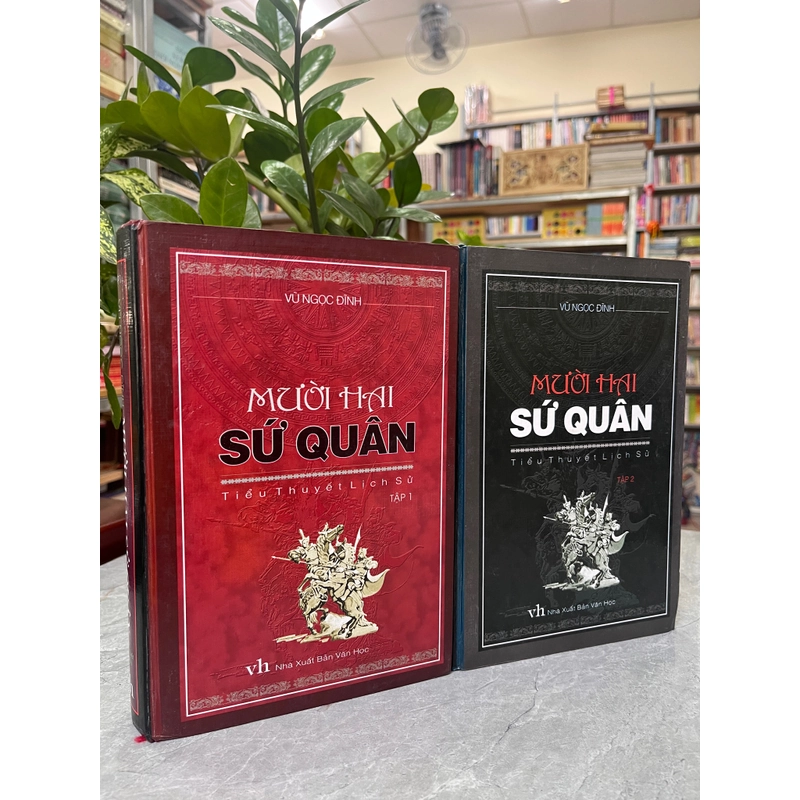 MƯỜI HAI SỨ QUÂN - TIỂU THUYẾT LỊCH SỬ ( 2 cuốn ) 387545