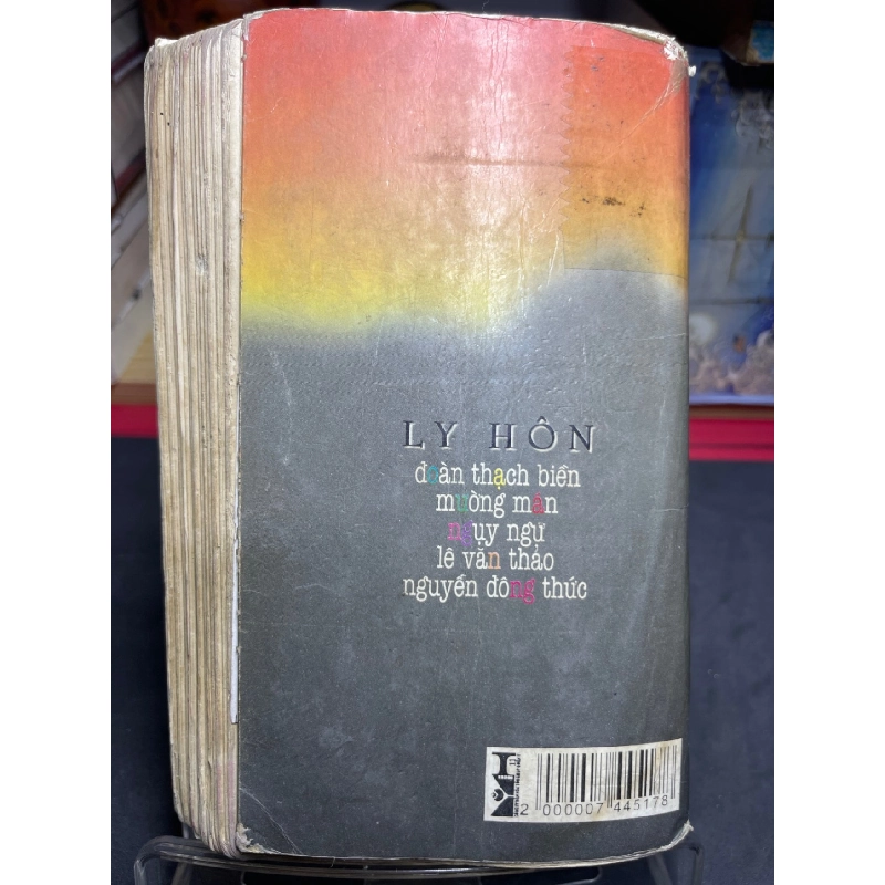 Ly hôn 1997 mới 50% ố vàng bụng xấu Nhiều tác giả HPB0906 SÁCH VĂN HỌC 915103