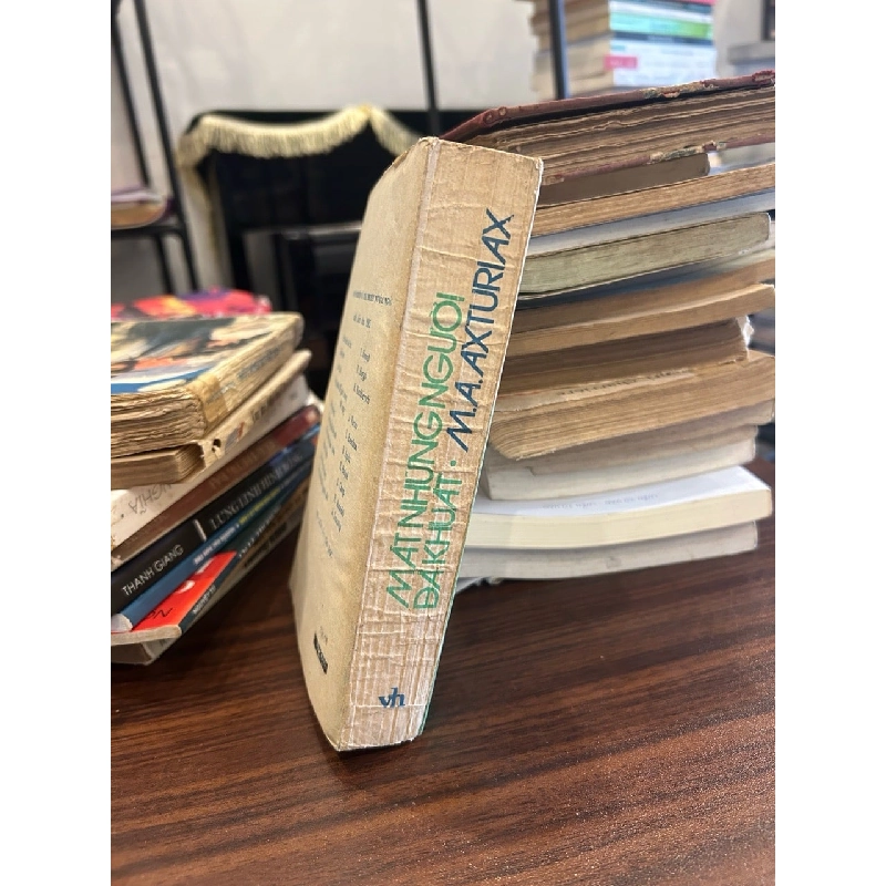 Mắt những người đã khuất- M.A.Axturiax 930762