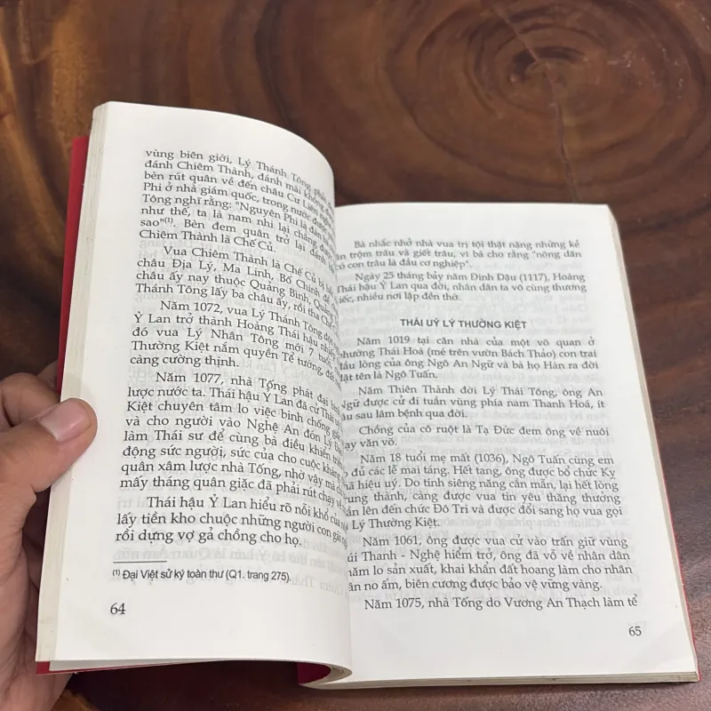 II Sách Lịch Sử: Tóm Tắt Niên Biểu Lịch Sử Việt Nam - Hà Văn Thư, Trần Hồng Đức - 2009 1022417