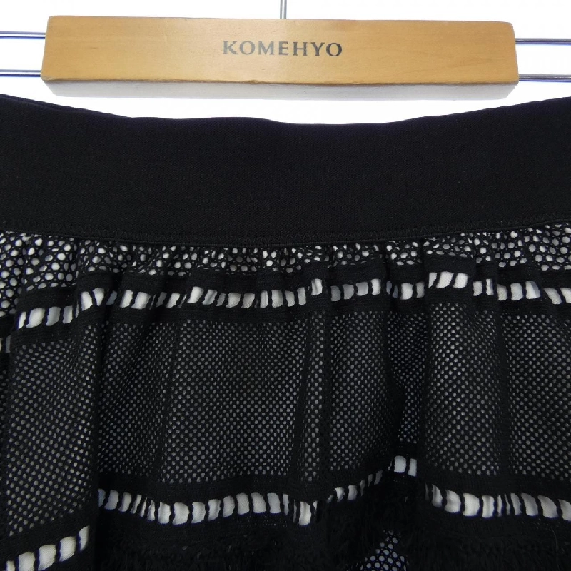 Bề mặt hỗ trợ - Váy hàng hiệu Authentic 813392