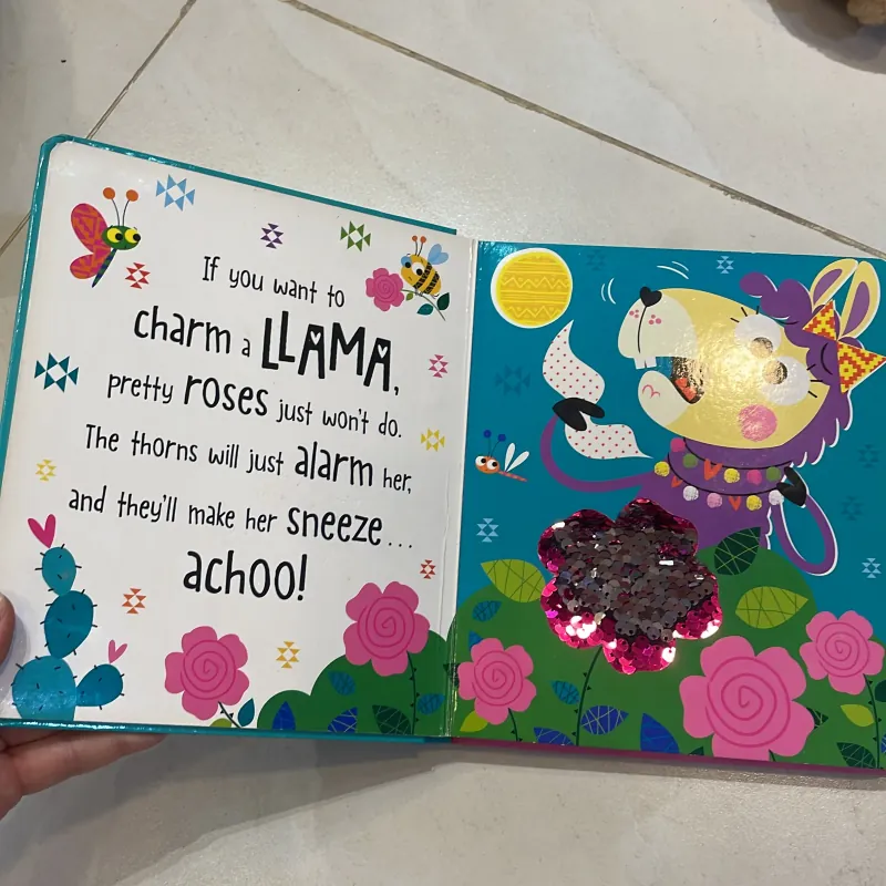 NGOẠI VĂN tiếng anh trẻ em bìa cứng : How to charm a LLAMA - with two-way sequins!  1027554