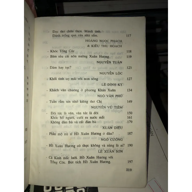 Hồ Xuân Hương thơ và đời  1001130