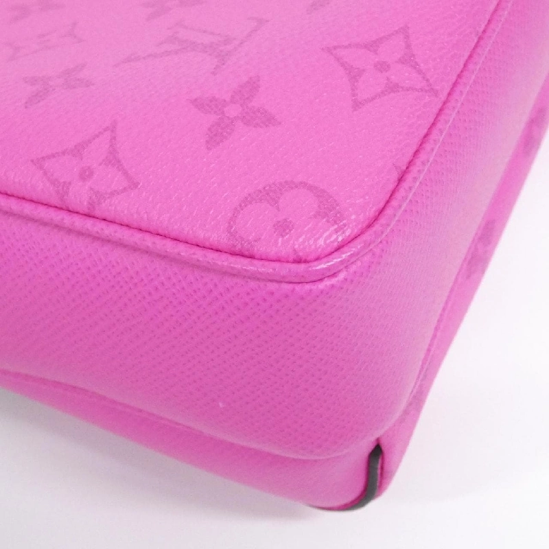 Túi đeo chéo Louis Vuitton Taiga Lama Outdoor Messenger M30765 - Hàng hiệu Chính hãng 776500