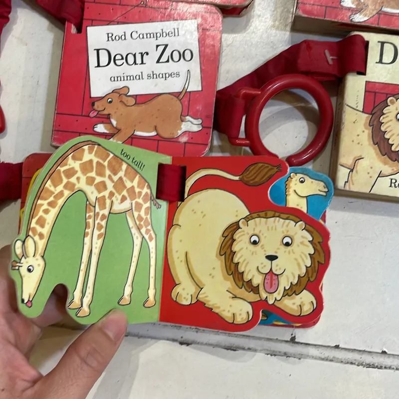 Ngoại văn : Rod Campbell : DEAR ZOO : animal shapes & buggy book ( chọn 1 quyển )  1027456