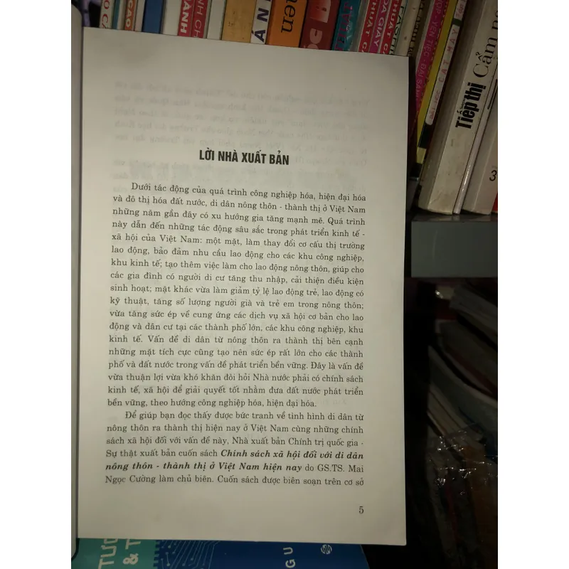 Chính sách xã hội đối với di dân nông thôn - thành thị ở Việt Nam hiện nay  704317