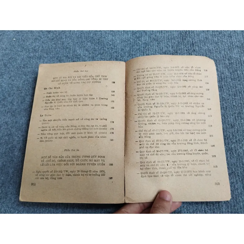 MỘT SỐ VĂN KIỆN CỦA ĐẢNG VỀ CÔNG TÁC TƯ TƯỞNG 688751