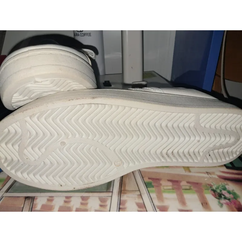 Giày màu trắng size 41 731352