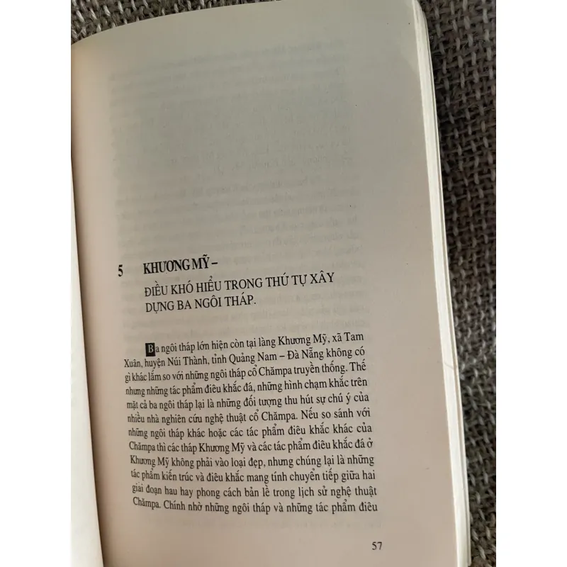 Tháp cổ Chămpa: Sự thật & Huyền thoại;  tác giả Ngô Văn Doanh, 1024593
