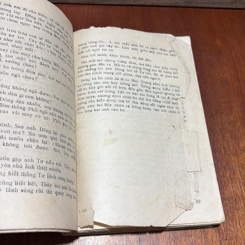 [Sách 7x] - II Tiểu Thuyết Của Phan Tứ: Gia Đình Má Bảy - 1975 797180