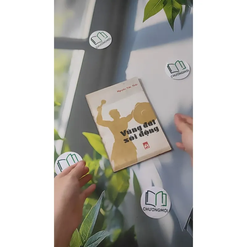 [MIỄN PHÍ BỌC SÁCH] [XƯA] Vùng Đất Sôi Động (1985) - Nguyễn Trần Thiết 997784