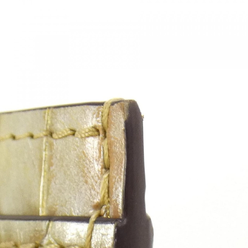 Ví da Louis Vuitton da kỳ lạ 624030