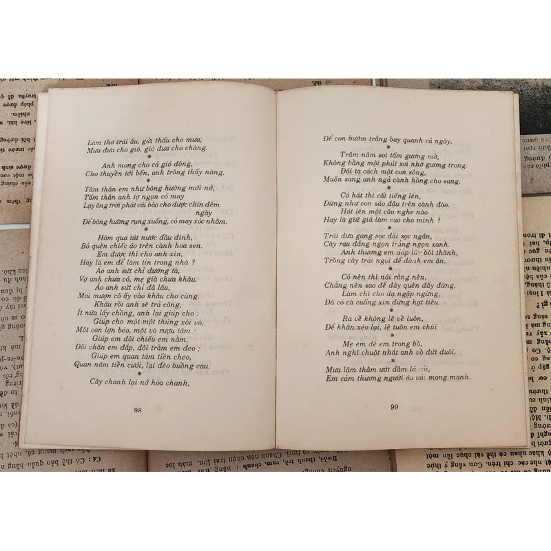 Thái Doãn Hiểu & Hoàng Liên biên soạn - Ca dao dân ca tình yêu 707704