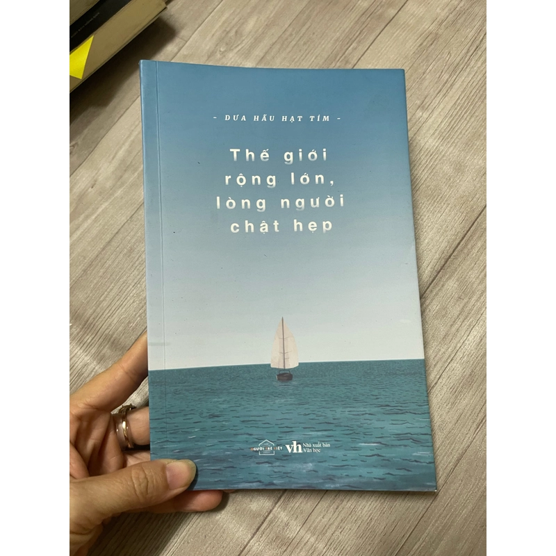 Thế giới rộng lớn lòng người chật hẹp 354248