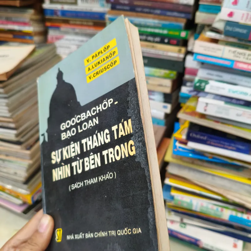 Goócbachốp - Bạo loạn, Sự kiện tháng Tám nhìn từ bên trong 🌱 759011
