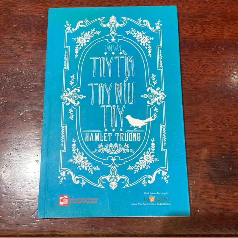 Tản văn - tay tìm tay níu tay - HAMLET TRƯƠNG - 2013  1029381