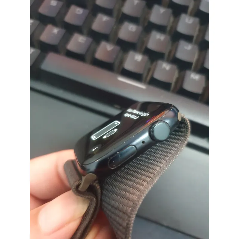 Thiết bị đeo smartwatch Apple Watch Series SE 2024 dây vải chính hãng màu xanh 696102