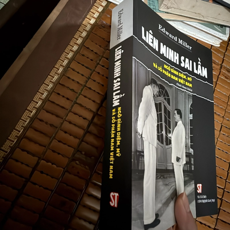 Liên minh sai lầm - Edward Miller 463111