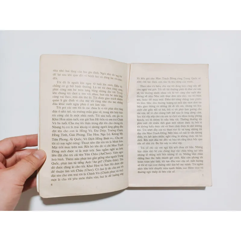 Hoa Đỗ Quyên Đỏ - Anchee Min
Giải thưởng Văn Học Carl Sandburg 785128