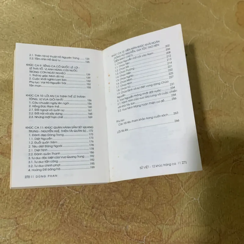 COMBO SỬ VIỆT 12 KHÚC TRÁNG CA & LÁ CỜ THÊU SÁU CHỮ VÀNG 751717