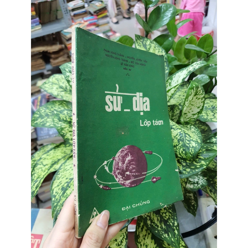 SỬ ĐỊA LỚP TÁM 477336
