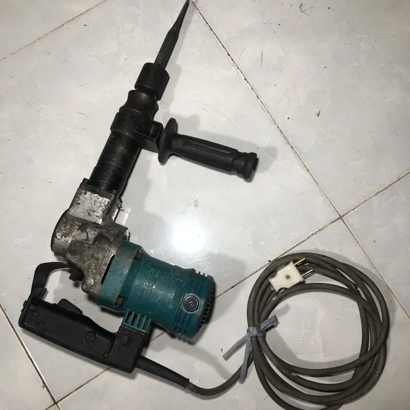 Máy đục bê tông Makita Nhật ( kèm mũi & tay cầm ) 730556