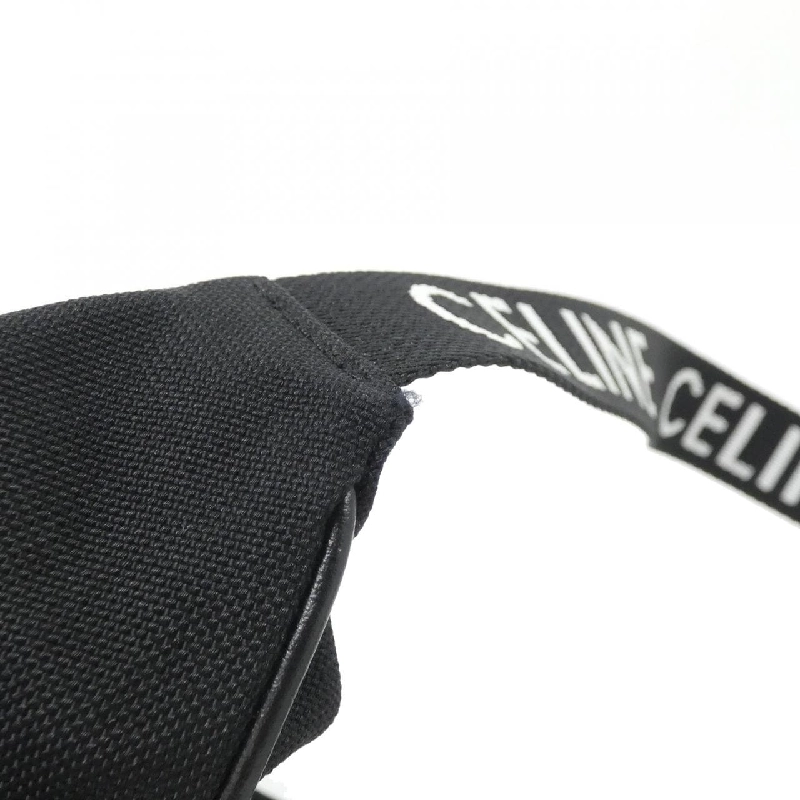 Túi đeo chéo Celine Large Zipped Belt Bag 198682DMT 612308