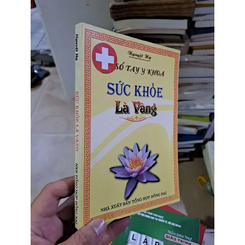 [Sách Cũ SCGR] Sức khỏe là vàng Nguyệt Hạ mới 80% ố nhẹ bị rách trang 25 nhưng không mất trang SỨC KHỎE - THỂ THAO HCM2908 678005