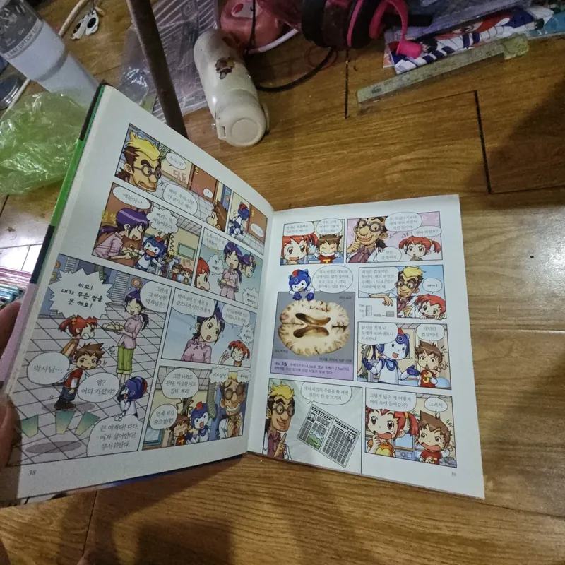 Sách truyện tranh tiếng Hàn Why? như hình (bìa cứng) 690109