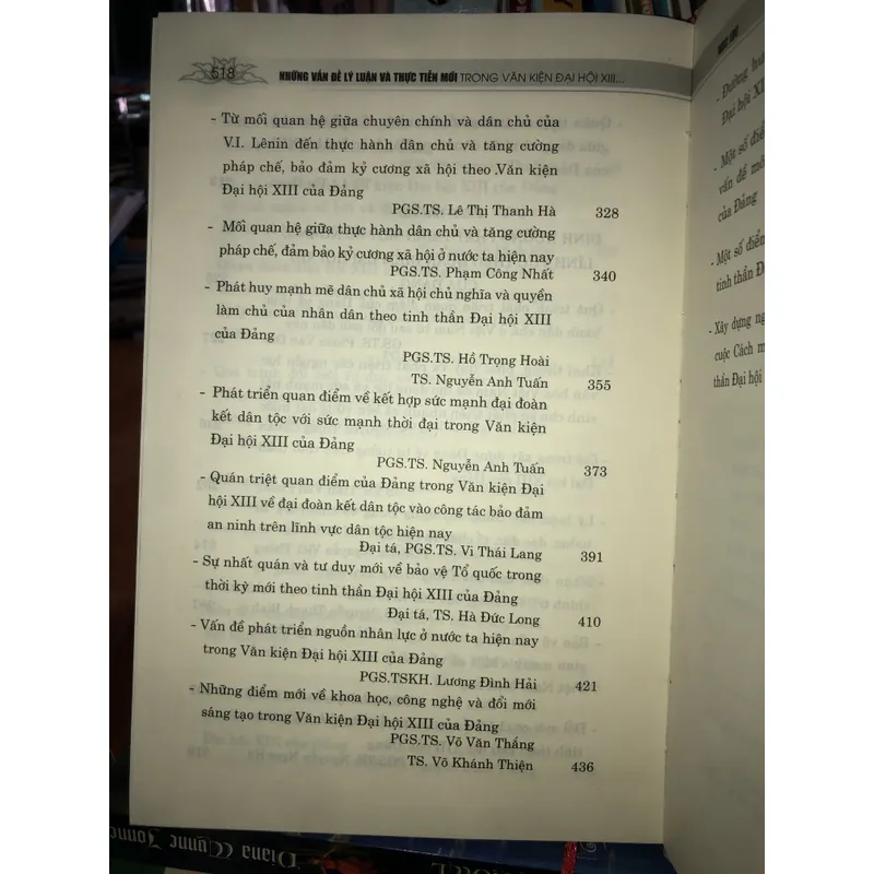 Những vấn đề lý luận và thực tiễn mới trong văn kiện đại hội XIll của Đảng  730994