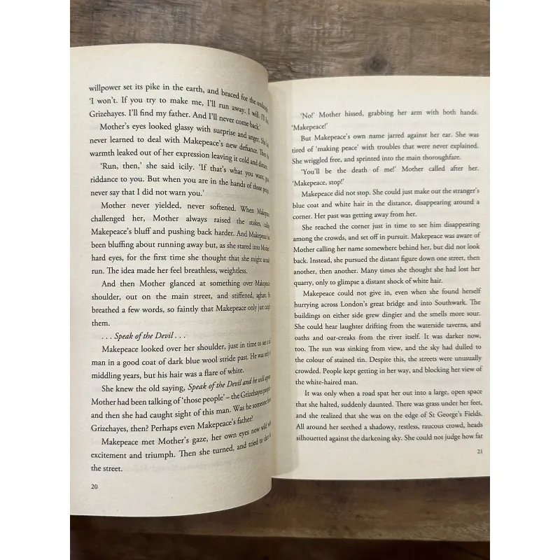 A Skinful of Shadows - Frances Hardinge 731951