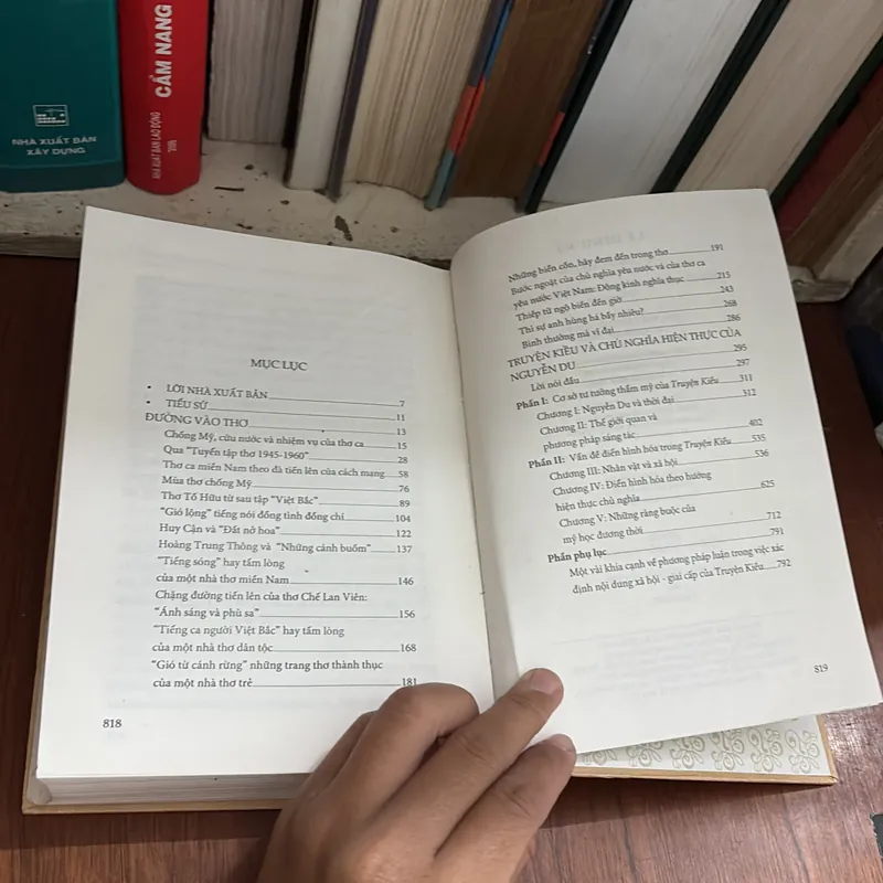 II Văn Học: Đường Vào Thơ _ Truyện Kiều Và Chủ Nghĩa Hiện Thực - Lê Đình Kỵ - 2015 709008