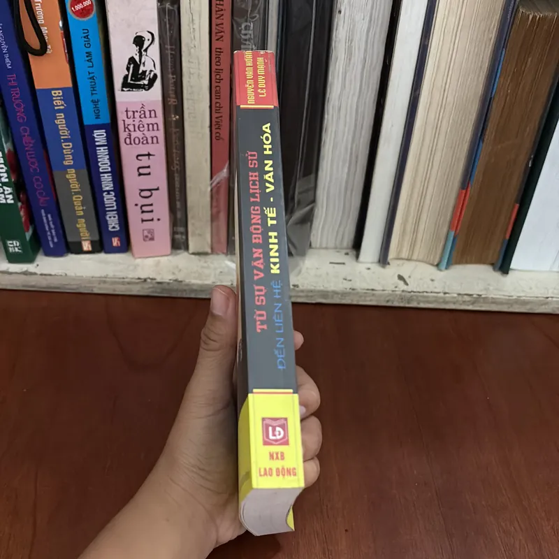 [Chữ Ký Tác Giả] - II Từ Sự Vận Động Lịch Sử Đến Liên Hệ Kinh Tế Văn Hoá - Nguyễn Văn Hoàn 599431