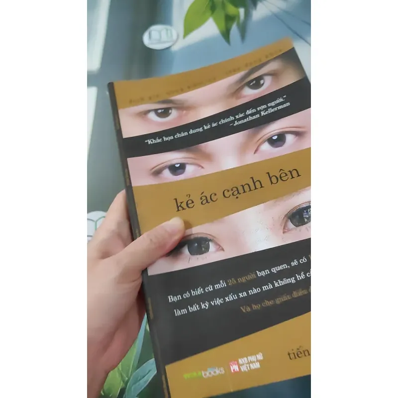 Kẻ ác cạnh bên - Martha Stout 1018842