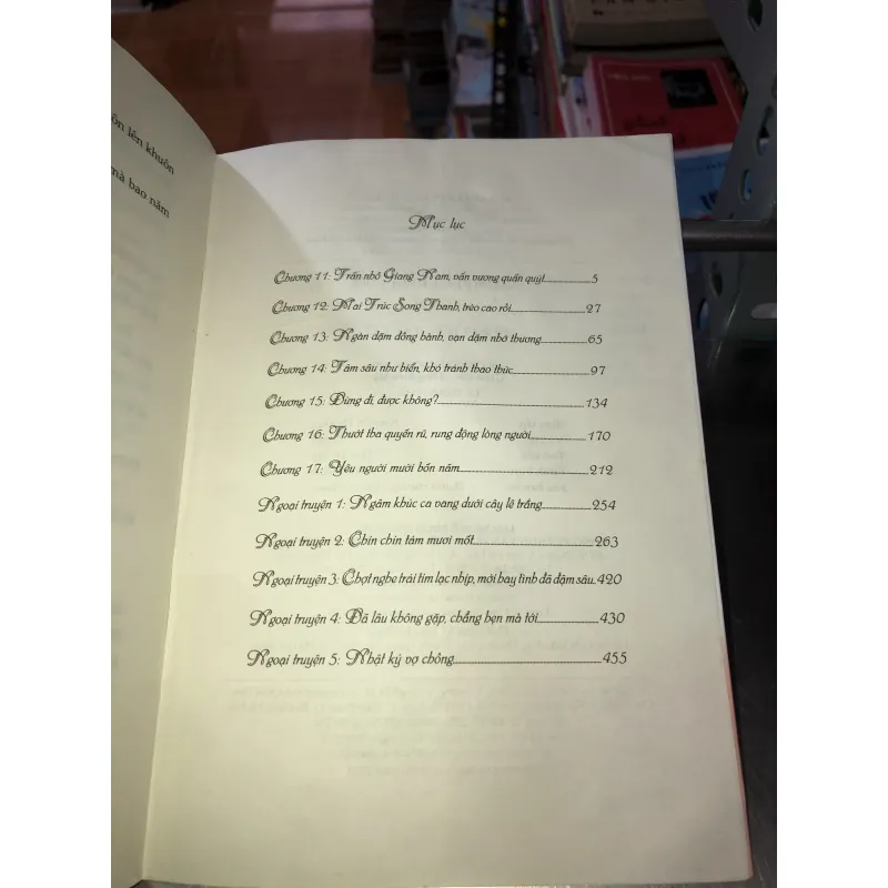 Ngoảnh lại mỉm cười - Đông bôn tây cố 1002498