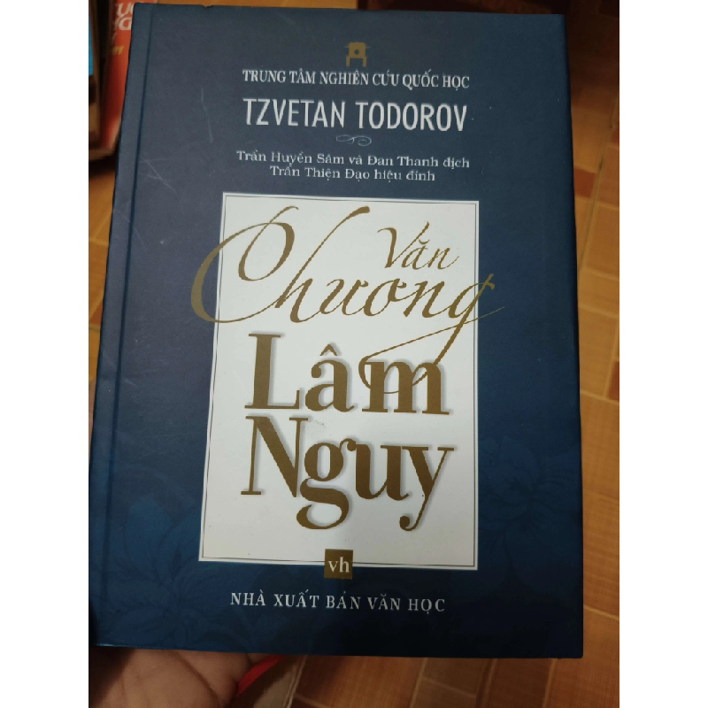 Văn Chương lâm nguy (Bìa cứng) - 2010 - 95 trang Sách văn học ANTQ2702 930517