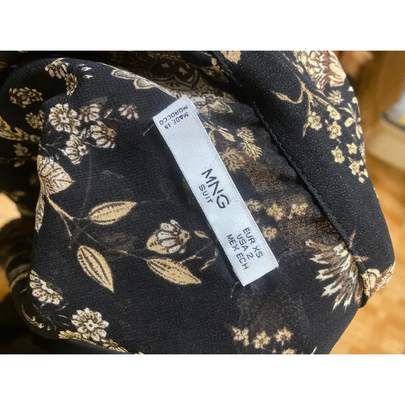 Áo sơ mi Mango Floral Flowy màu đen size S 592842