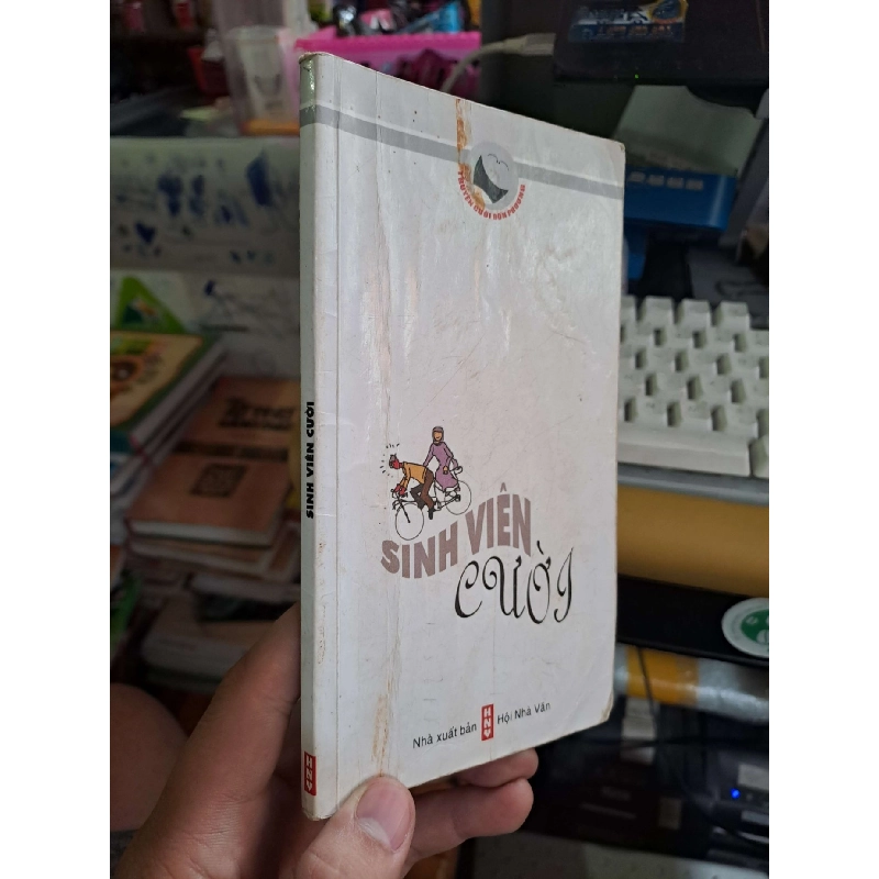 Sinh viên cười - 2009 mới 80% có viết - VĂN HỌC - HCM0111 Rebooks.vn 951747