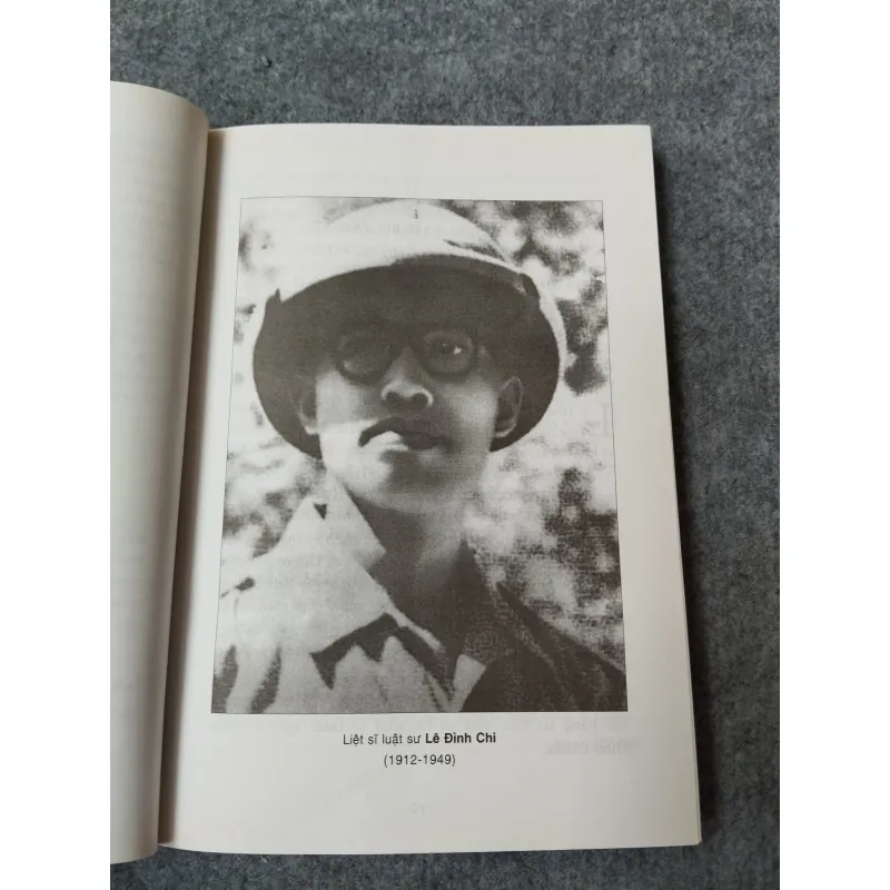 LIỆT SĨ - LUẬT SƯ LÊ ĐÌNH CHI VÀ GIA ĐÌNH 700922