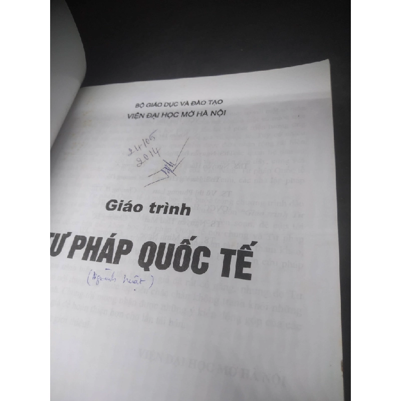 Giáo trình tư pháp quốc tế (có chữ ký,highlight) mới 90% HPB.HCM2303 37761