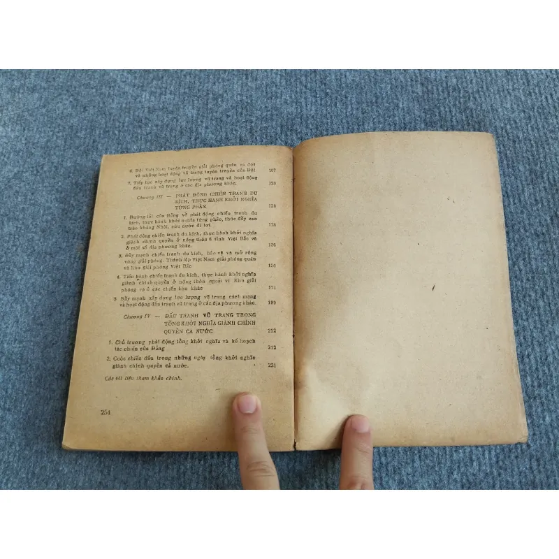 ĐẤU TRANH VŨ TRANG TRONG CÁCH MẠNG THÁNG TÁM - NGUYỄN ANH DŨNG 568080