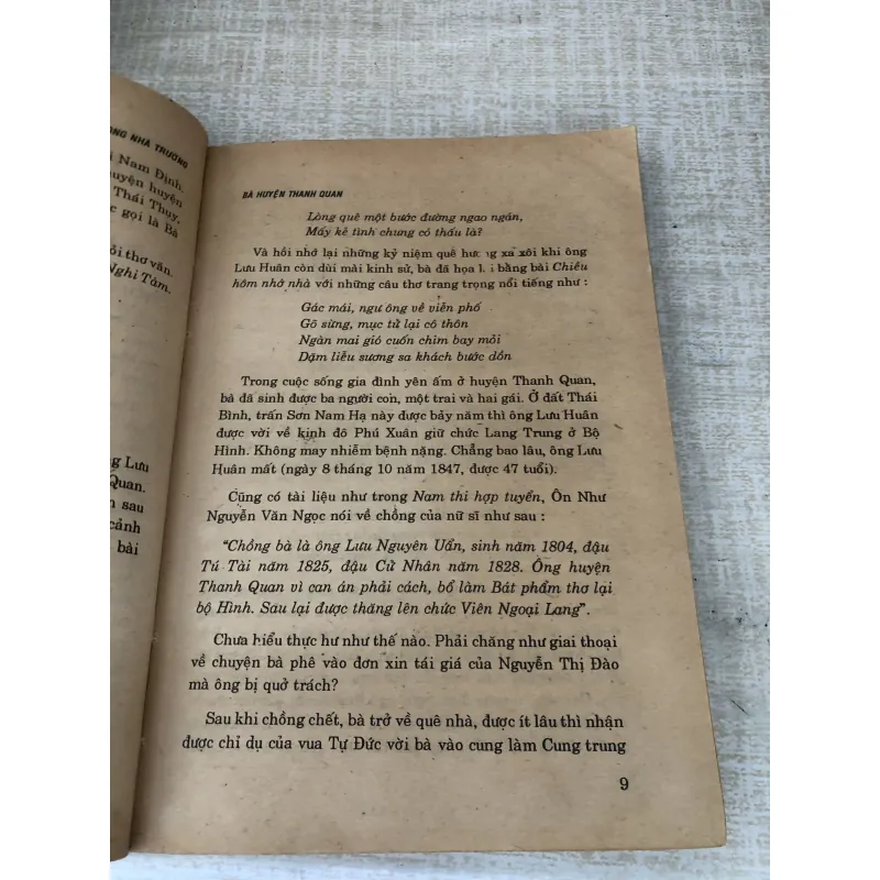 Tủ sách văn học trong nhà trường  995230