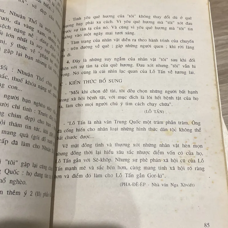 ÔN TẬP VĂN HỌC 8 (XB 2001) 994042