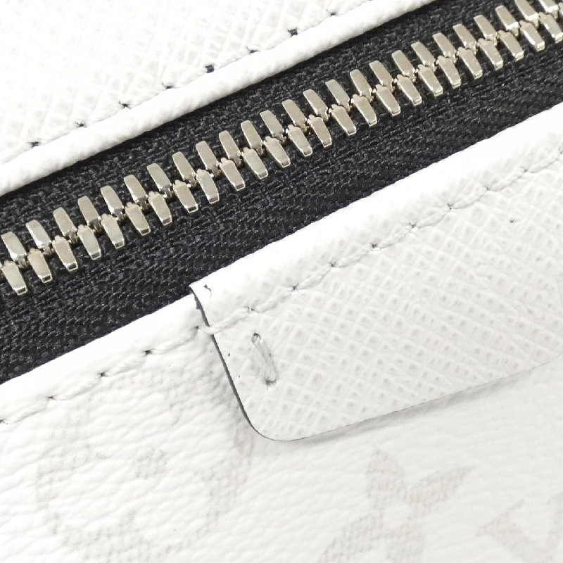 Ba lô Louis Vuitton Taiga Lama Discovery PM M30953 610882